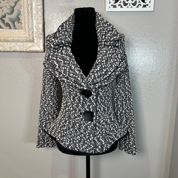 Stylish Black and White Women's Jacket - Picture 4 of 13